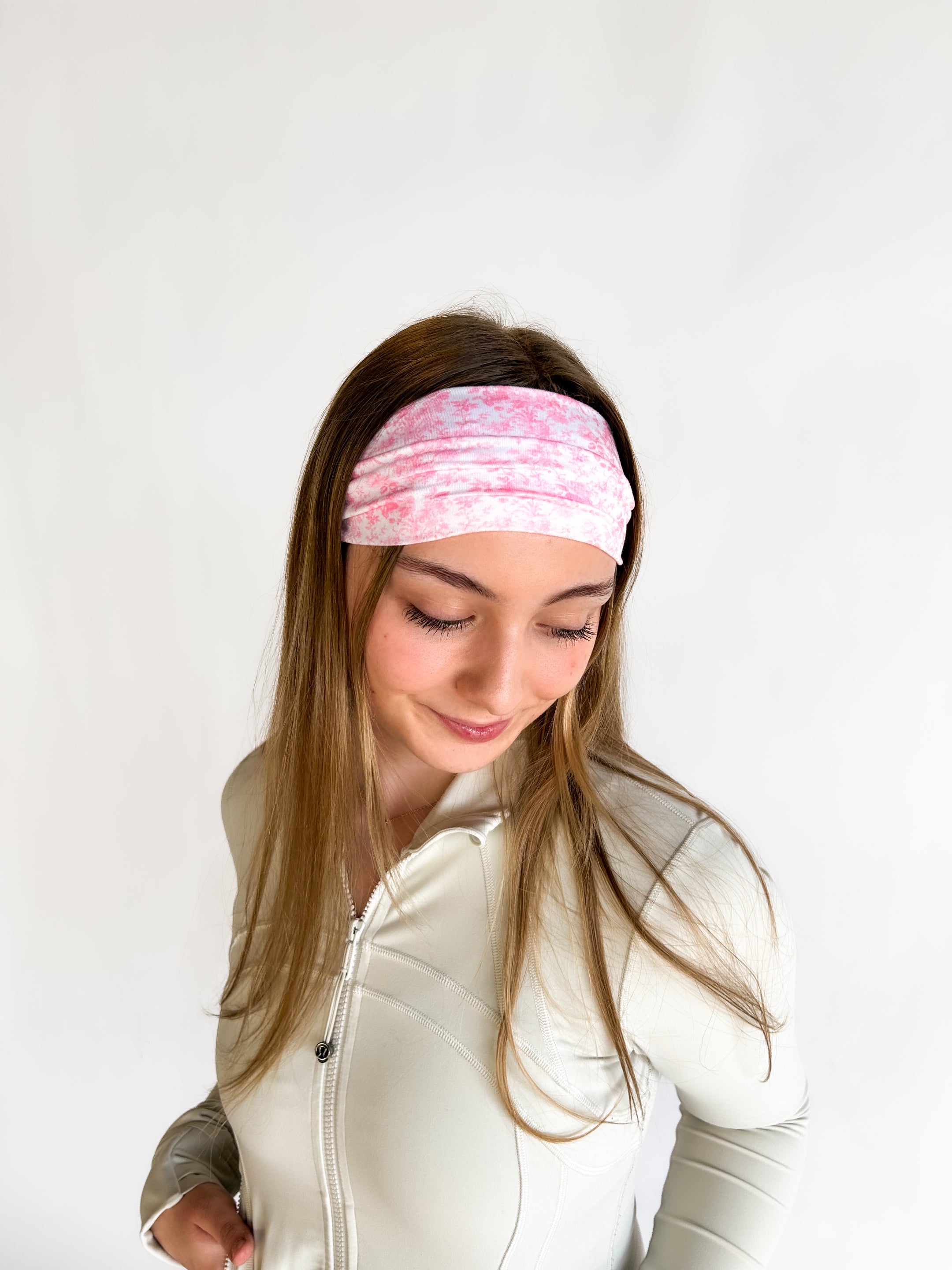 Woman with long hair wearing a Mia Floral on Ivory headband, showcasing its versatile 3-in-1 twist style and non-slip style perfect for workouts.