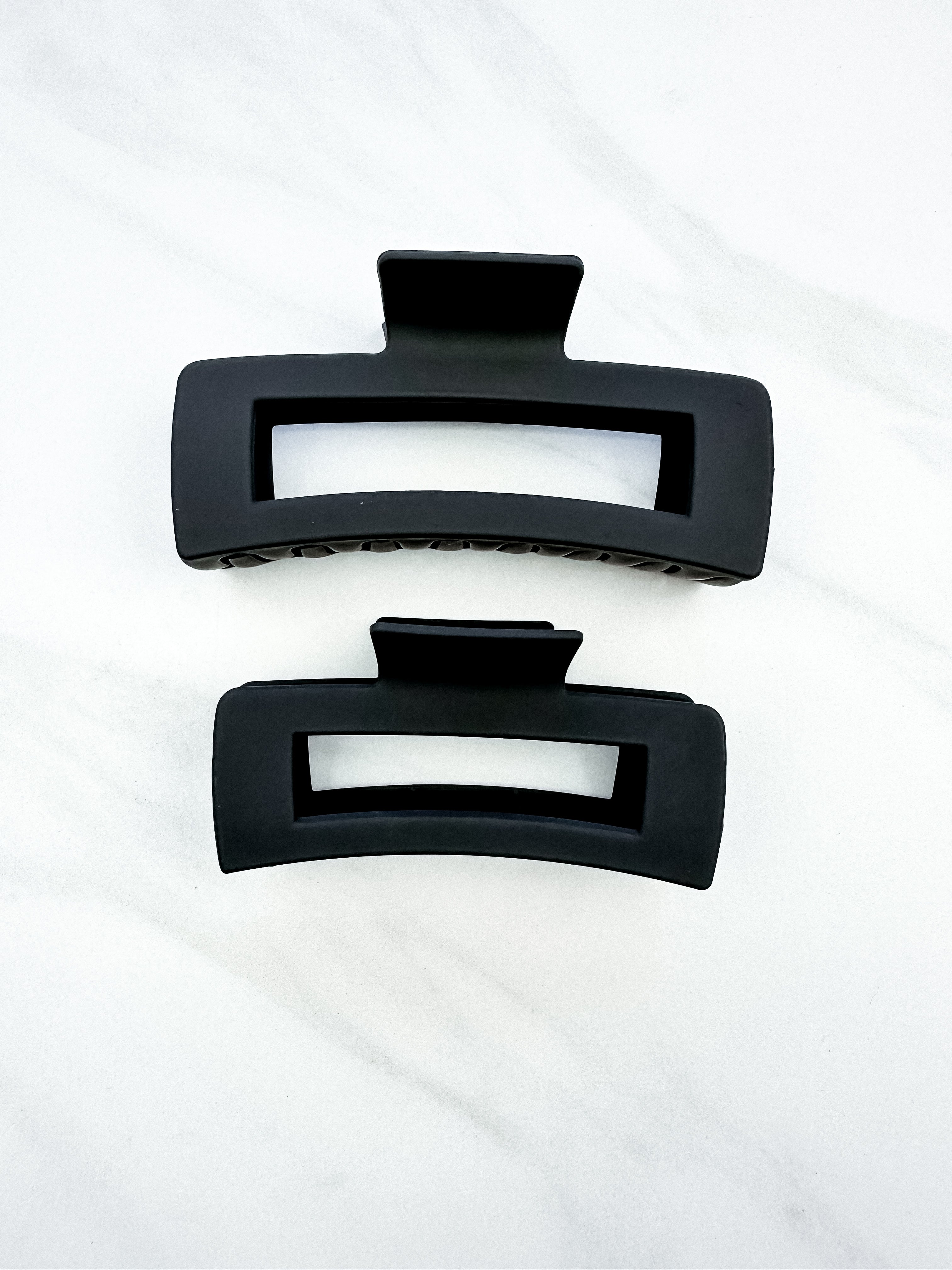 A close-up of the black XL Essential Lilac Clip, a 4.8-inch matte hair accessory with a hinge closure. Perfect for all hair types.