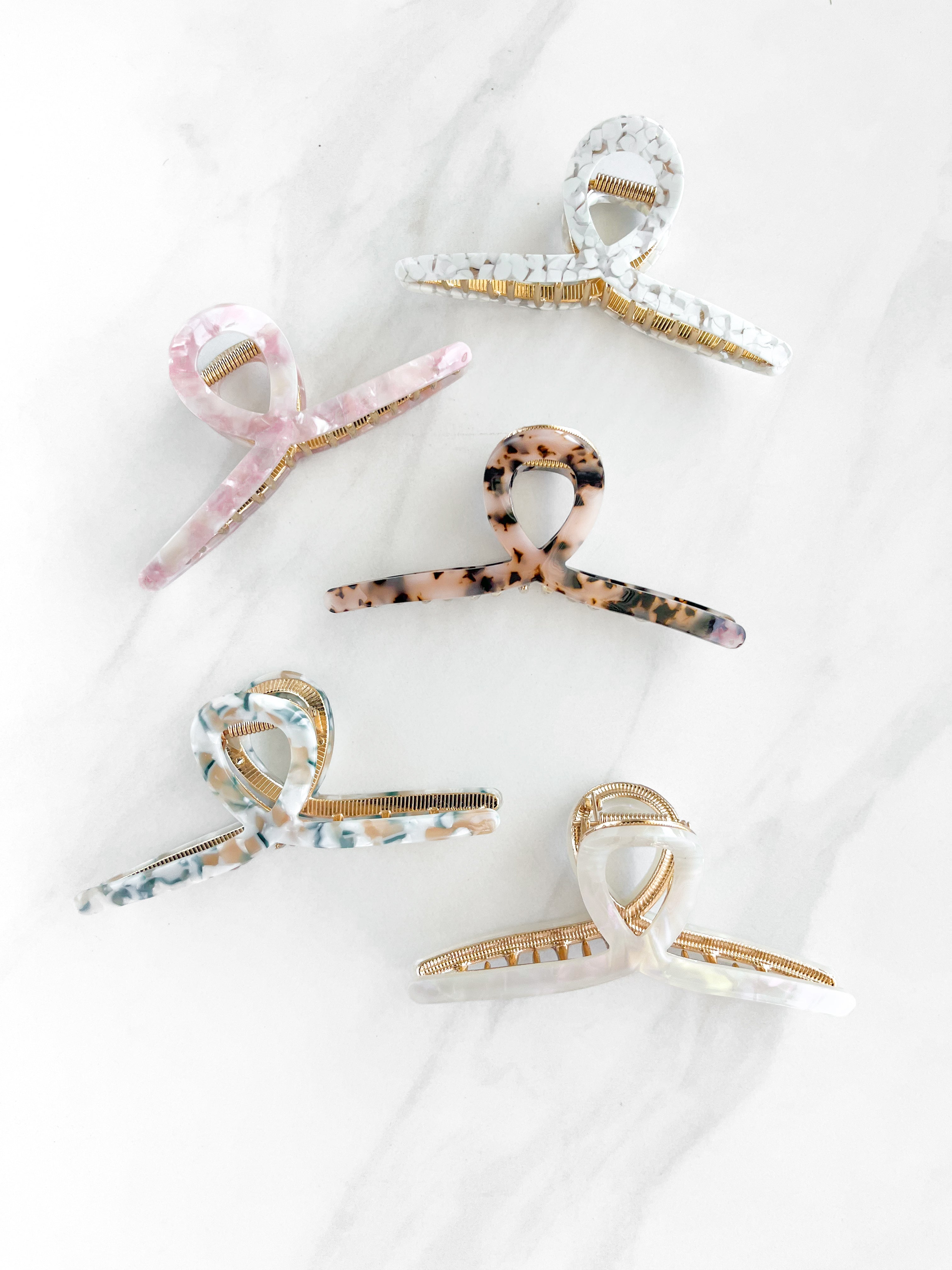 Hair claw clip in marbled white, clear, pink, multi or tortoise in a loop shape
