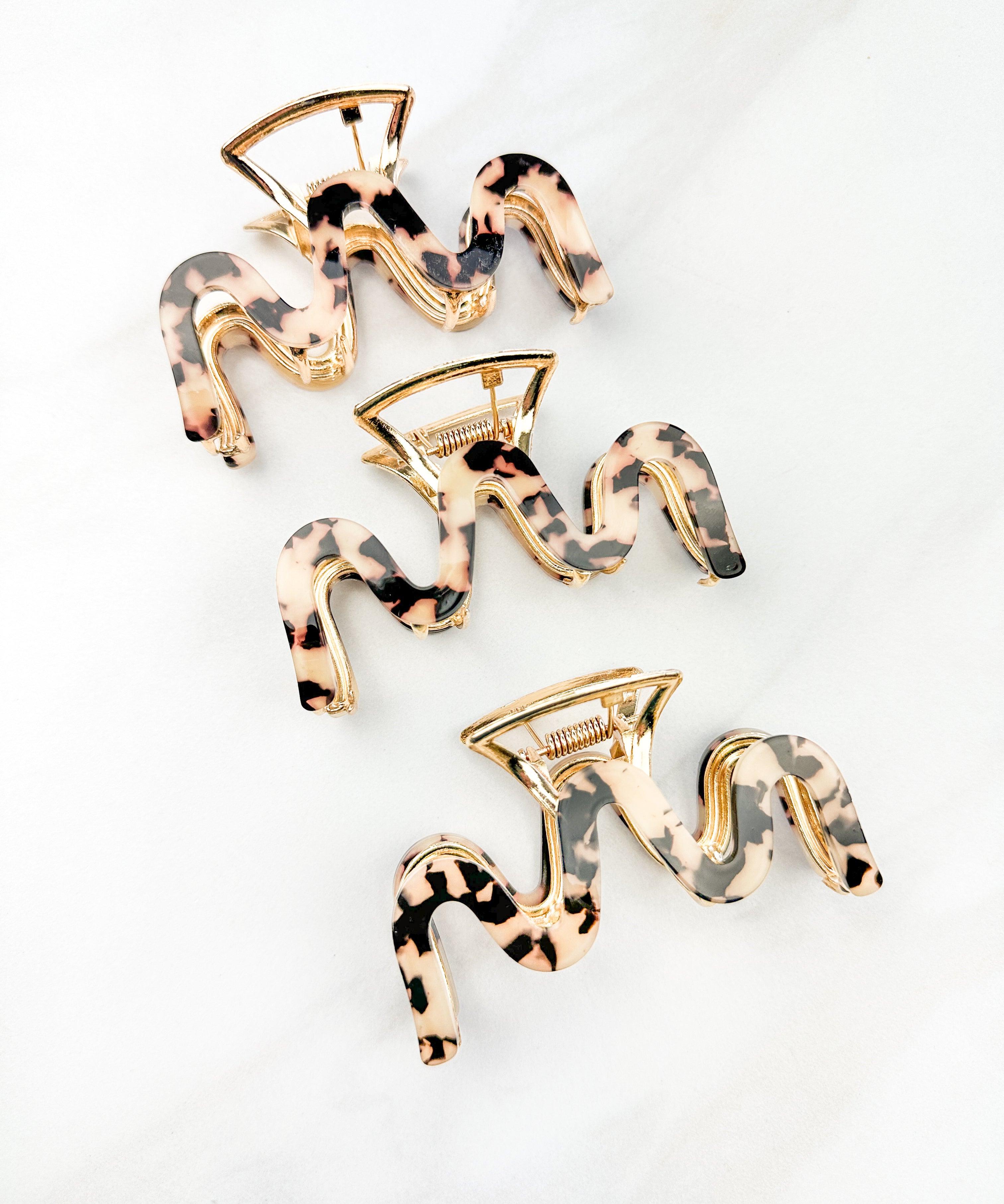 Effortless Lilac Clip, a group of hair clips with a gold, tan and black zig-zag design, perfect for all hair types and textures.