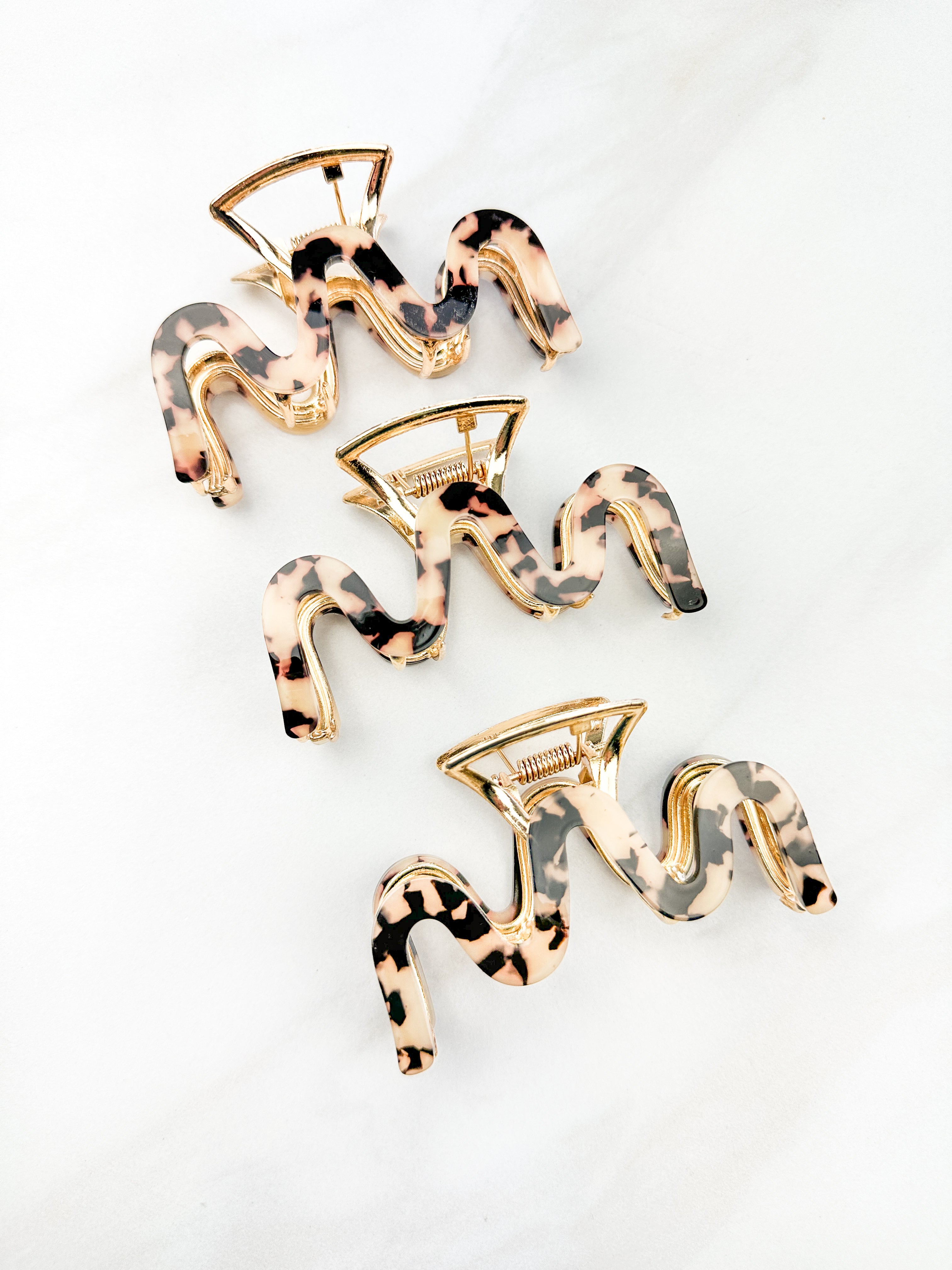 Effortless Lilac Clip, a group of hair clips with a gold, tan and black zig-zag design, perfect for all hair types and textures.