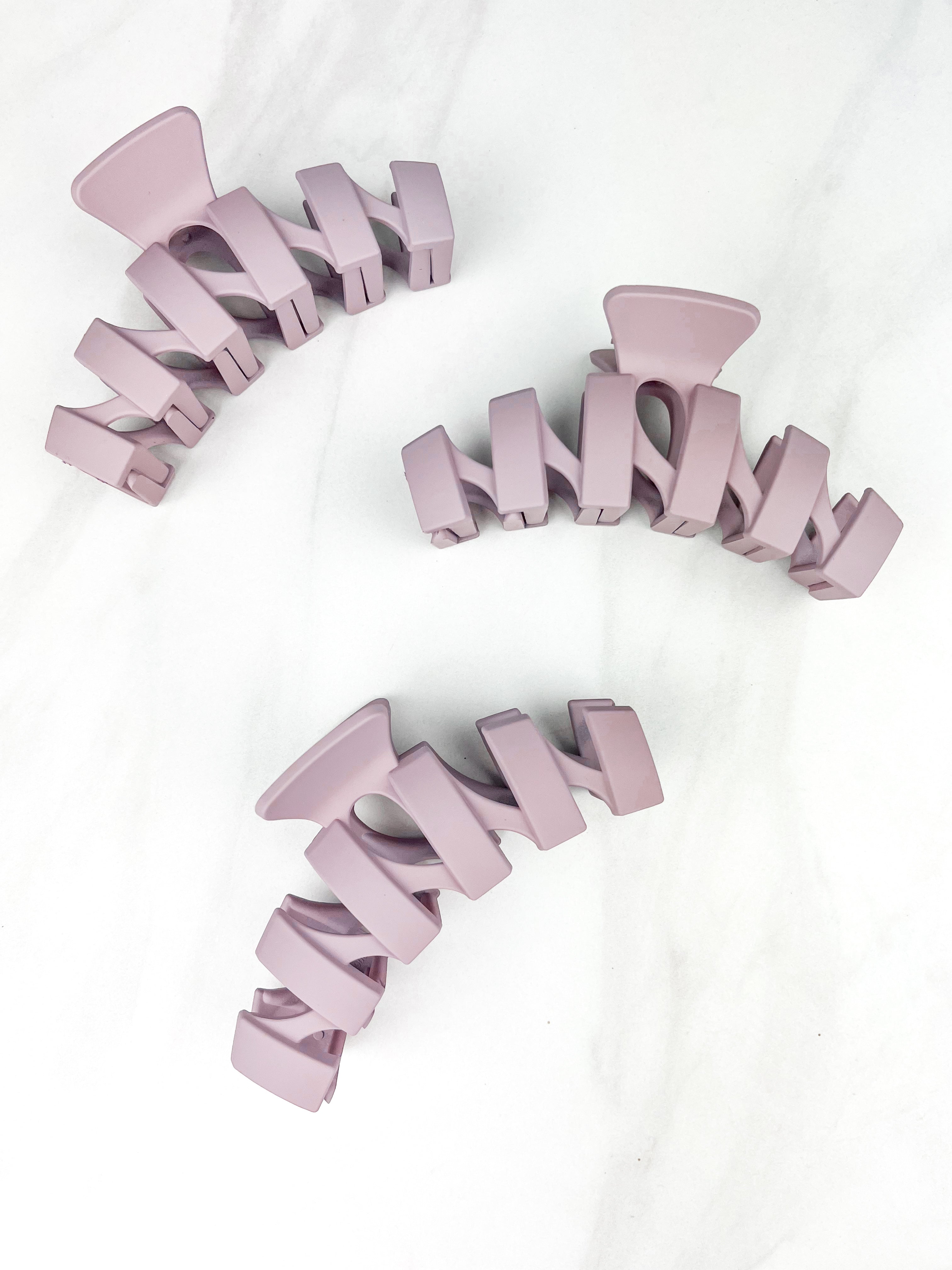 Hair claw clip in sage, mocha, tan, mauve or black in zig zag shape.