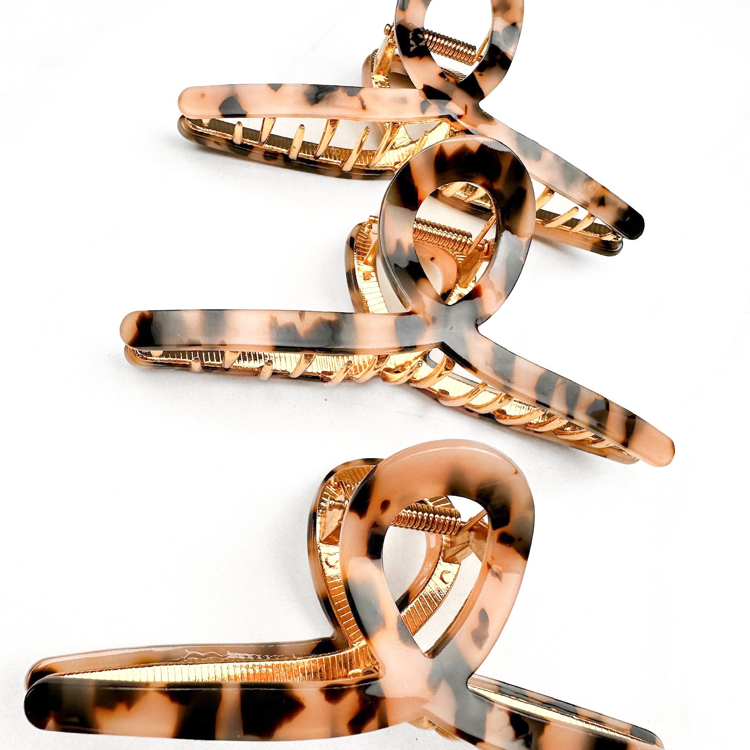 Hair claw clip in marbled white, clear, pink, multi or tortoise in a loop shape