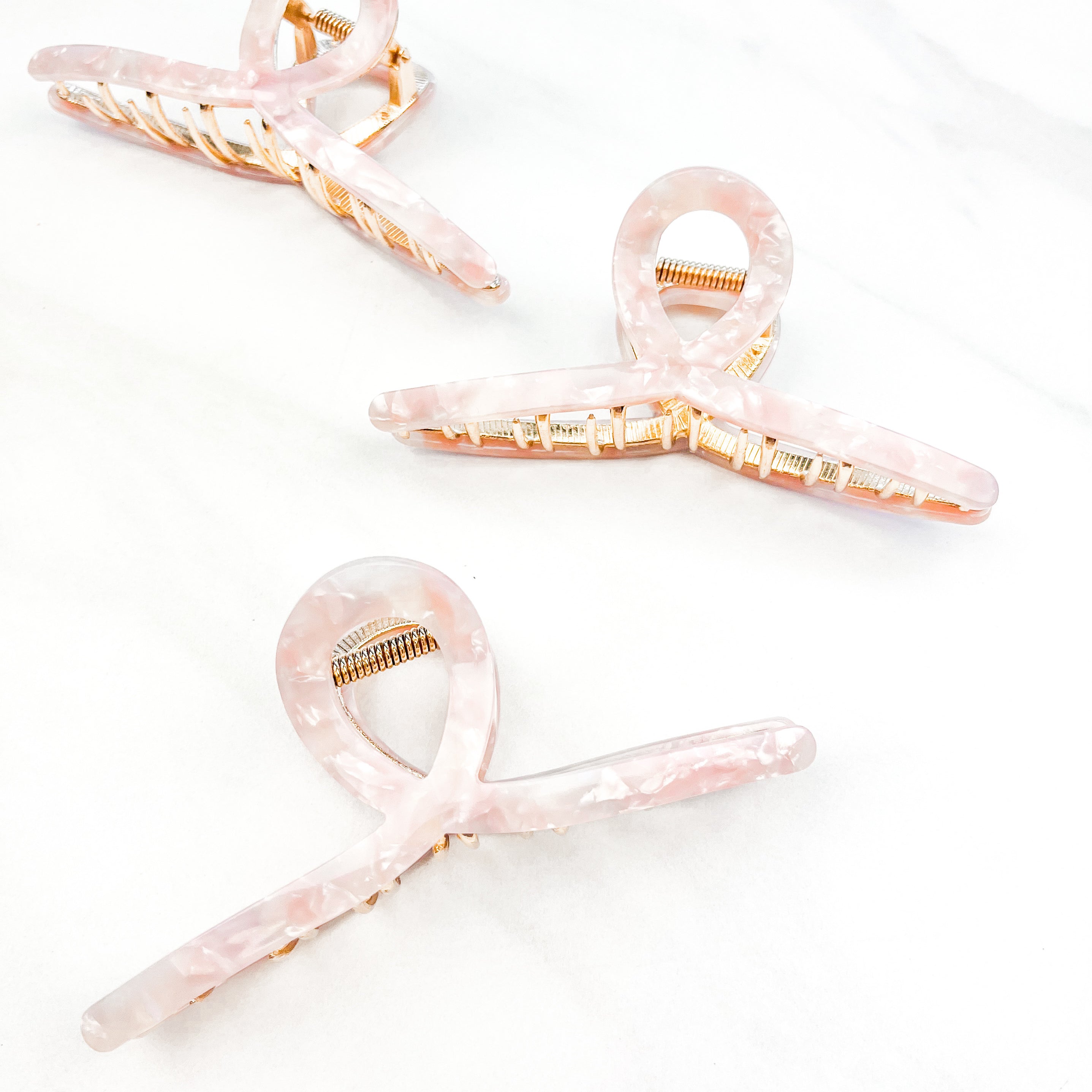 Hair claw clip in marbled white, clear, pink, multi or tortoise in a loop shape