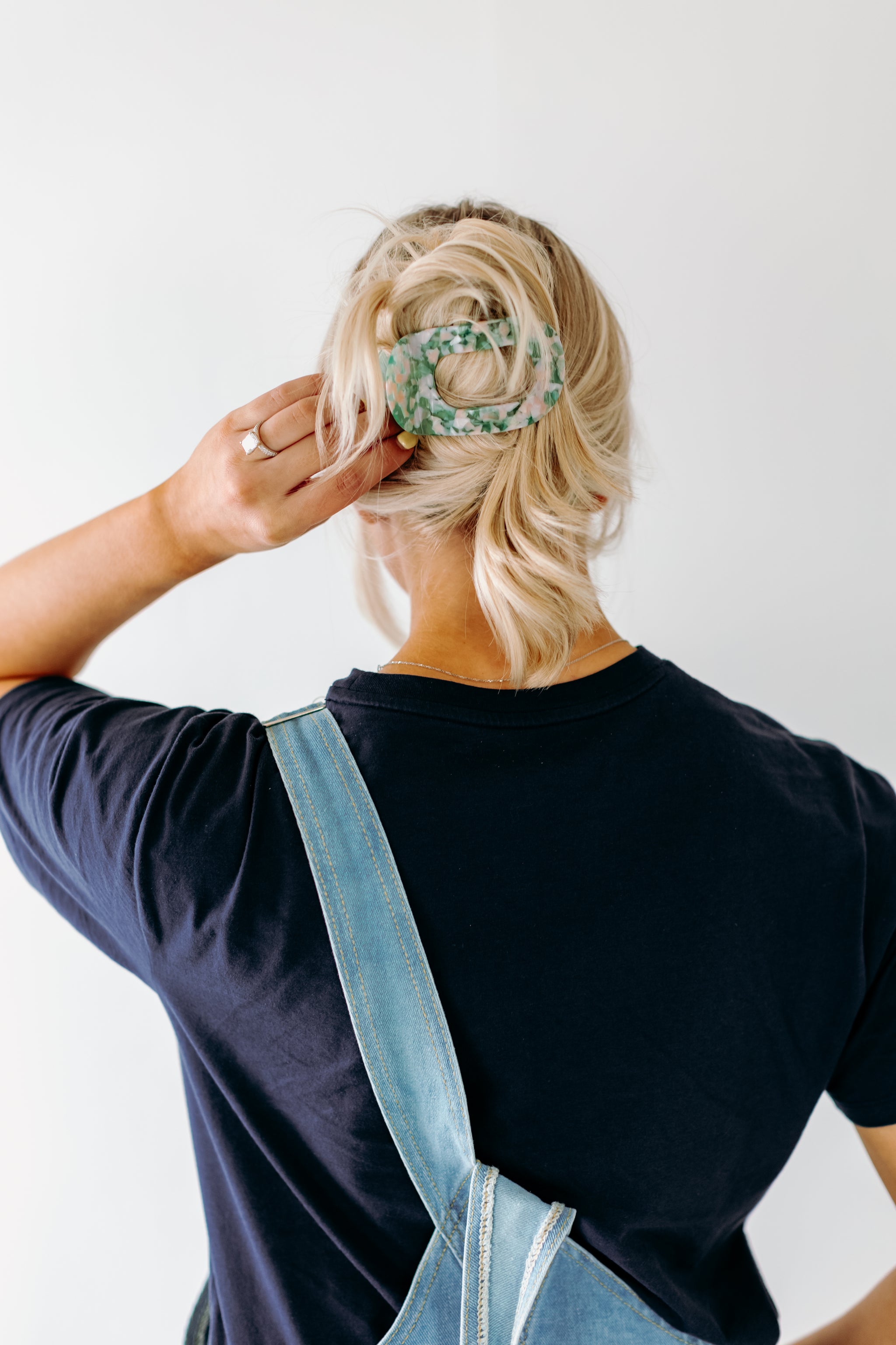 Sleek Petal Lilac Clip