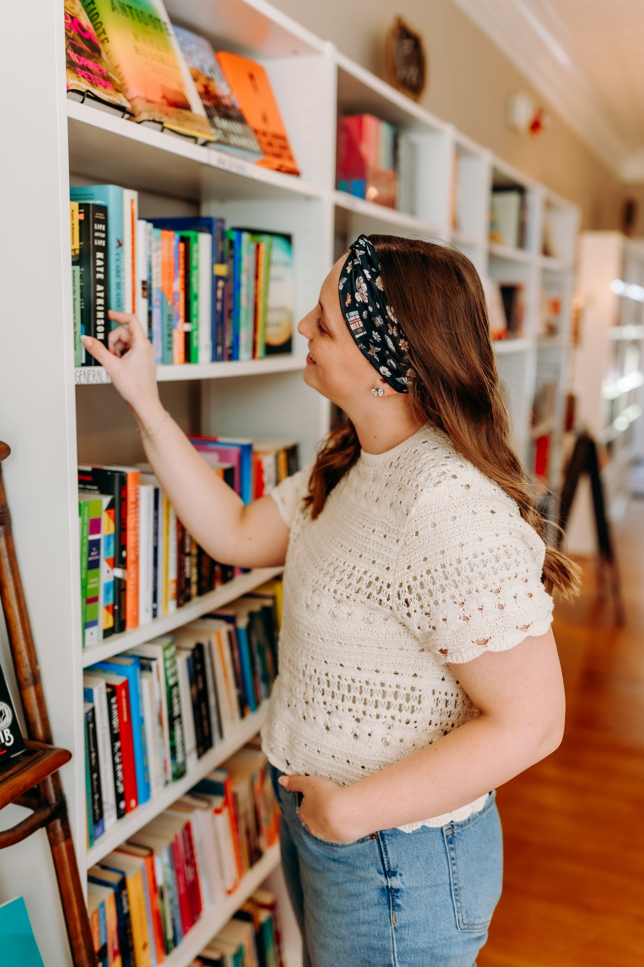 Woman confidently wearing the Bloom & Blaze headband for cute hairstyles and comfortable all-day wear.