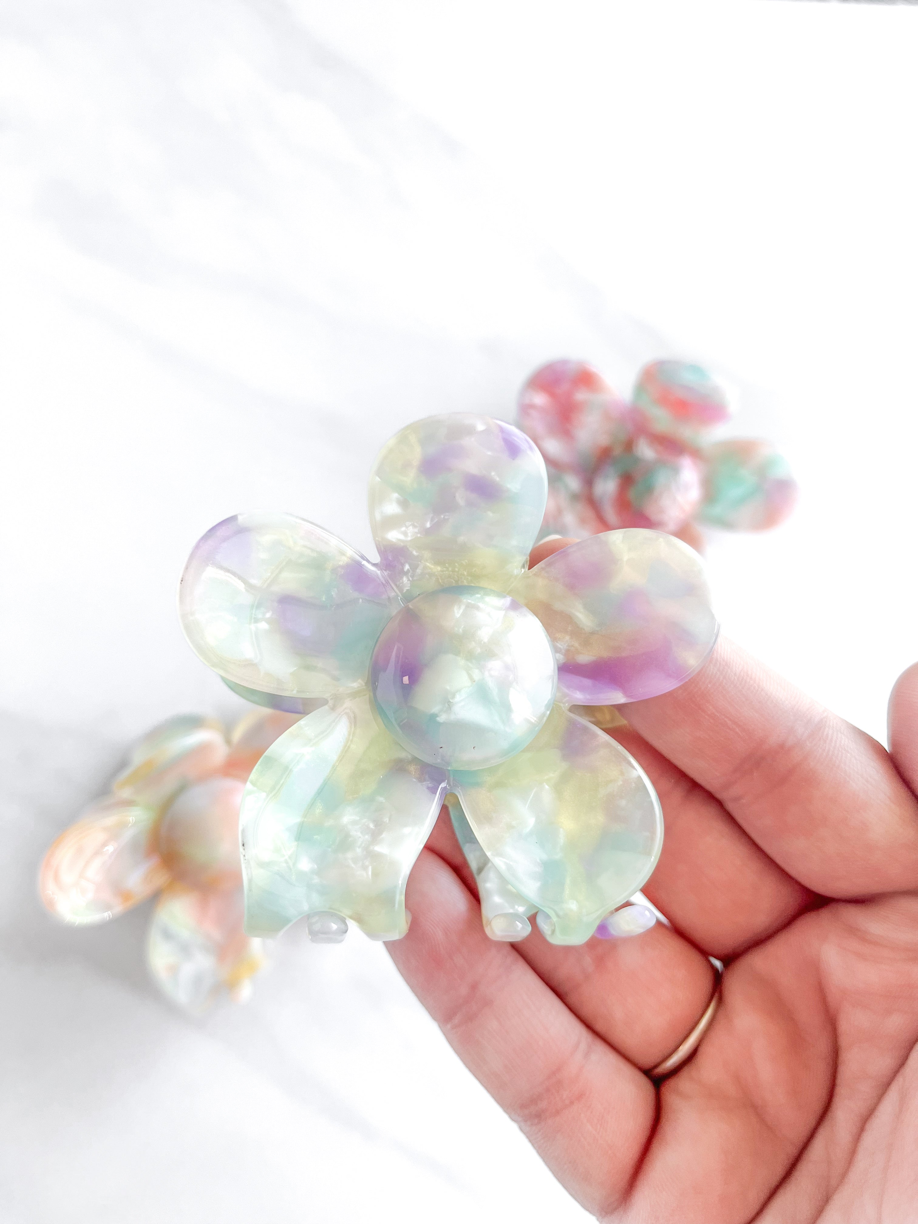 Hair claw clip in pink, yellow, or green marble in a flower shape