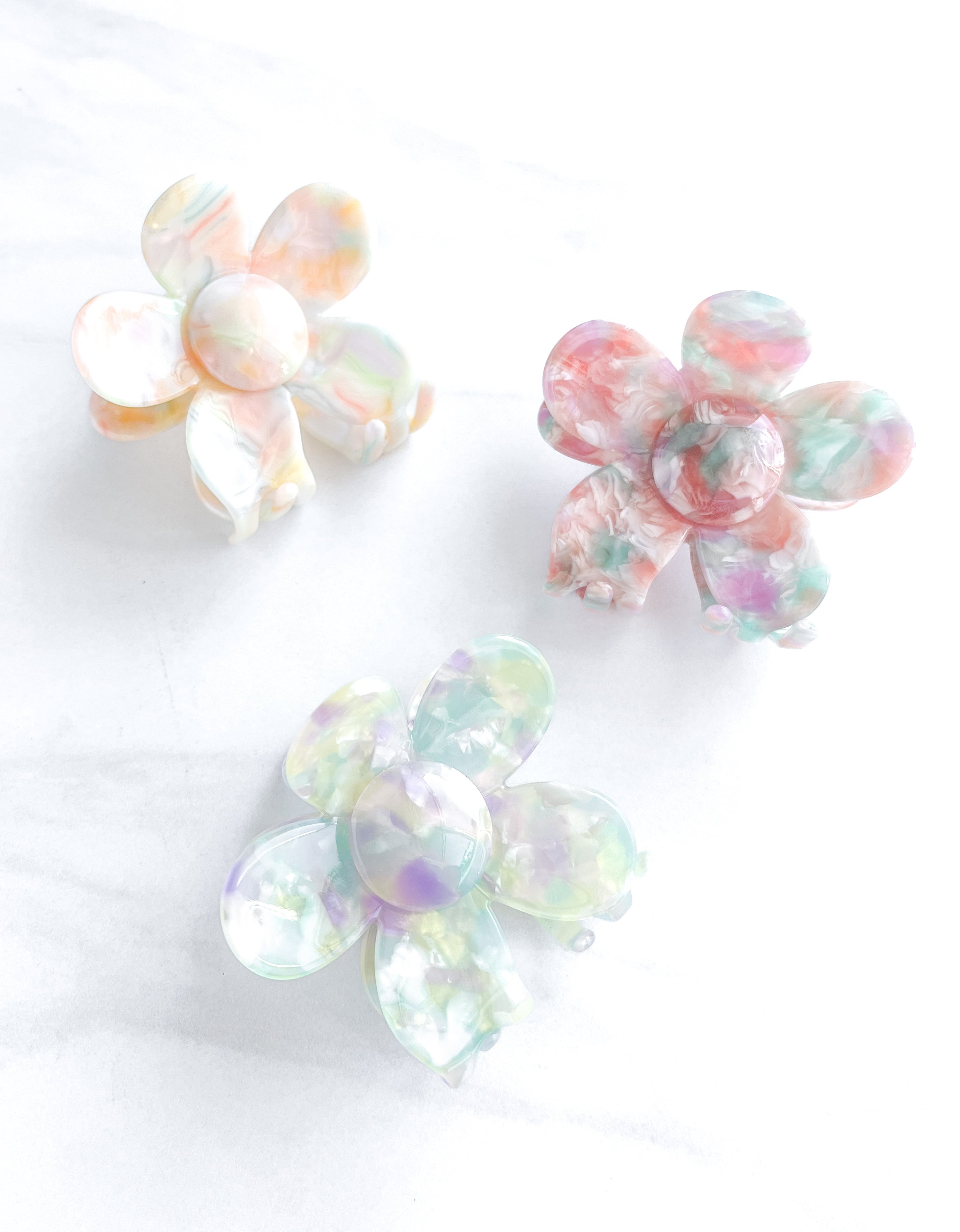Hair claw clip in pink, yellow, or green marble in a flower shape