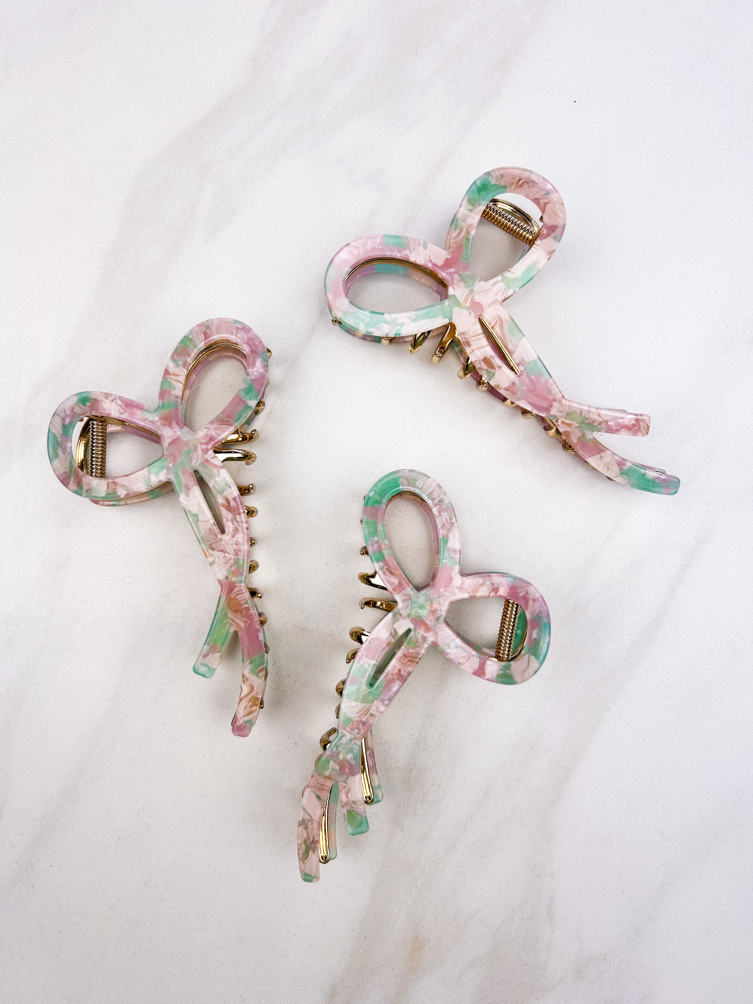 Spill the Tea Lilac Clip: A glossy, 5.5-inch claw clip with metal accents, featuring a hinge closure for a stylish, functional hair accessory.