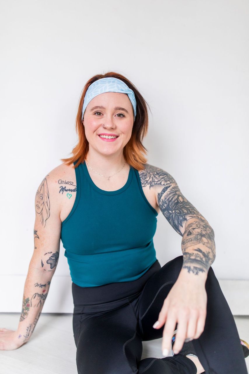 Adult women's light blue headband with blue leaves