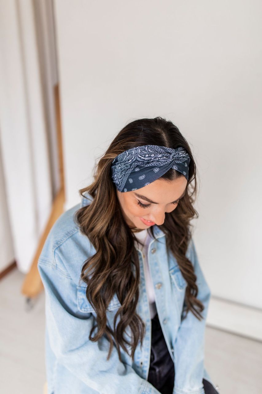 Adult women’s black headband with white paisley bandana print.