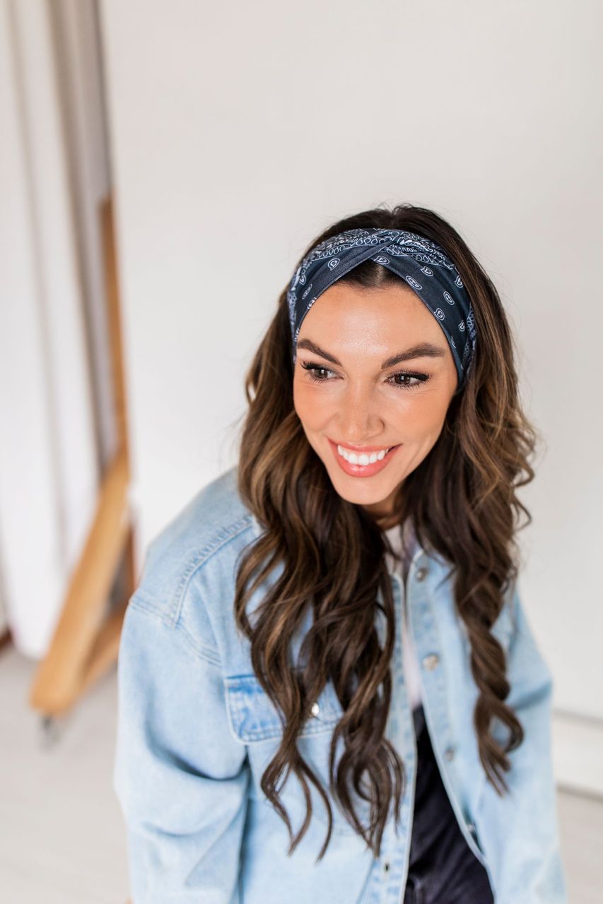 Adult women’s black headband with white paisley bandana print.